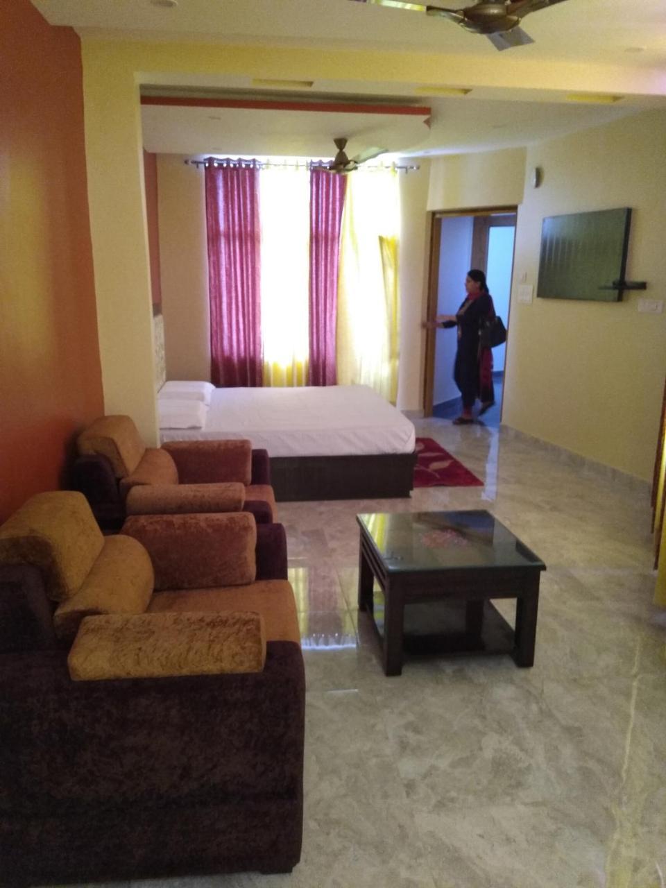 Hotel Sky Bule & Restaurant Khas Nagrota Buitenkant foto