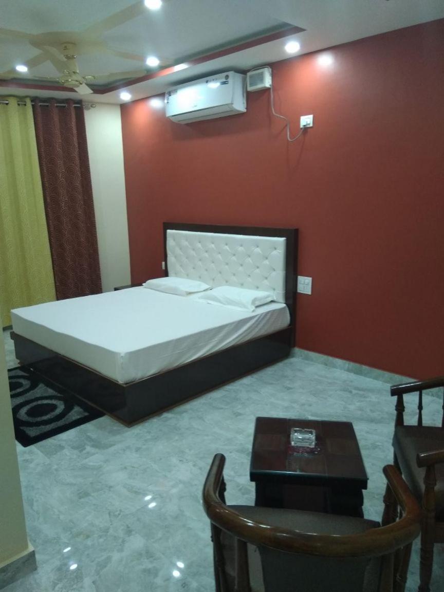 Hotel Sky Bule & Restaurant Khas Nagrota Buitenkant foto